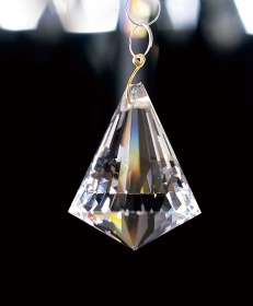 C70099  Crystal Pyramid Without Ring 30mm